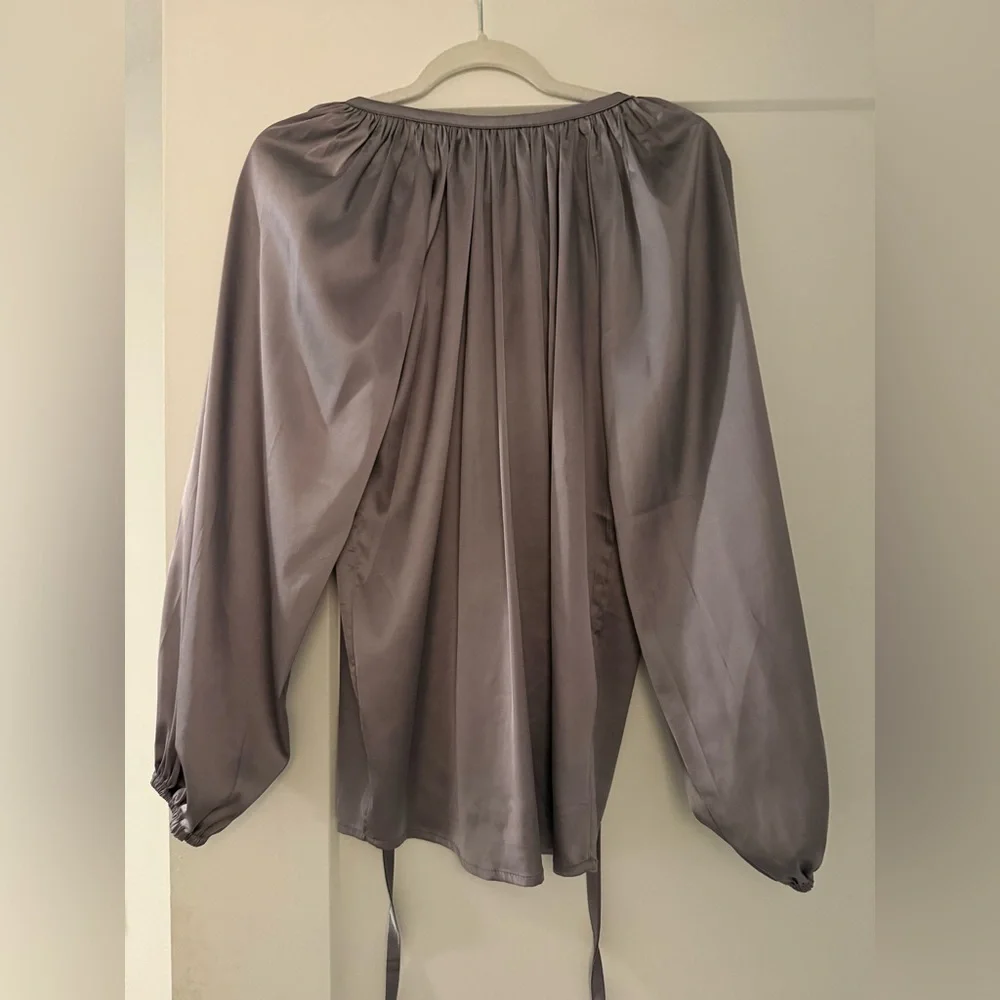 Elegant Women's Blouse in Dark Lavender - Picture 4 of 5